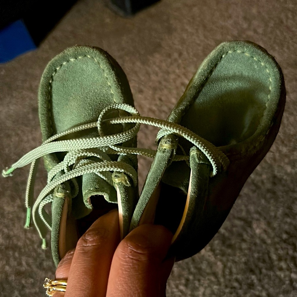 Clarks wallaby kids shoes sz 6